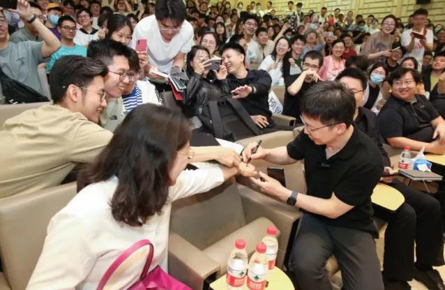 他獲得美國科技最高獎(圖3)